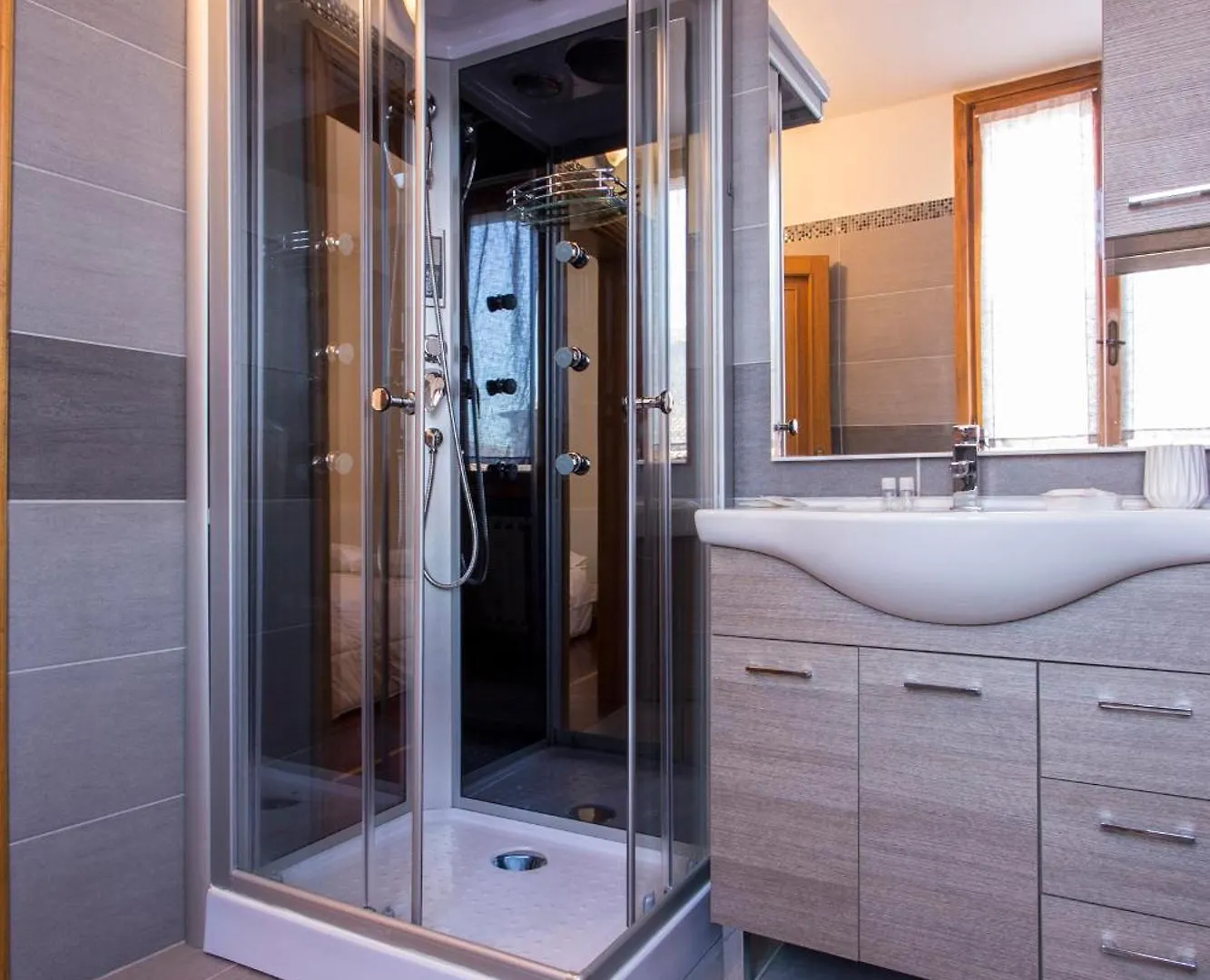Residenza Ariosto Depandance by Studio Vita Bologna 0*,